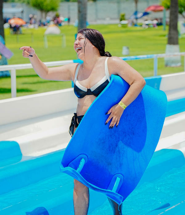 Turistas disfrutando en Balneario Ixmiquilpan