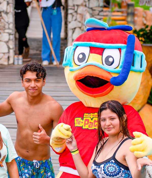Turistas disfrutando en Balneario Ixmiquilpan